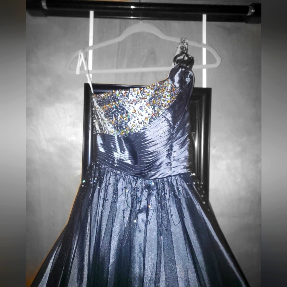 Riva Designs size 4 in the color grey